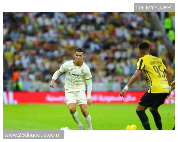 足球明星感染冠病毒引发全球关注球迷担忧健康安全问题