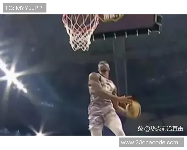 足球明星热议扣篮大赛精彩瞬间球场与篮筐的完美碰撞